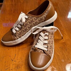 Michael Kors lace up tennis shoes